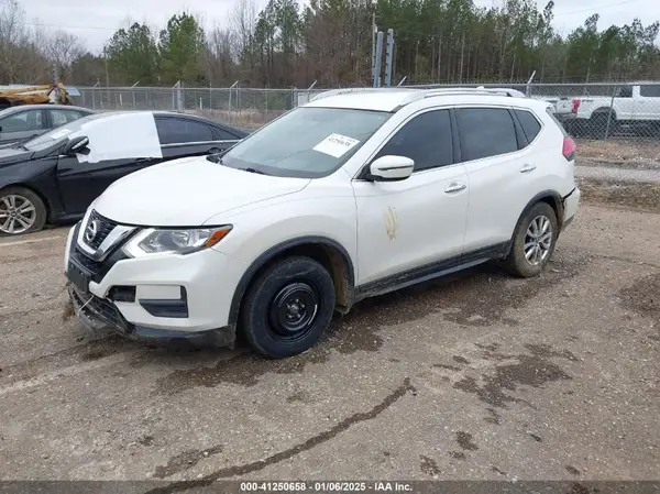 JN8AT2MT7HW140247 2017 NISSAN ROGUE - Image 2