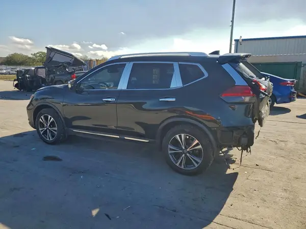 JN8AT2MT7HW140278 2017 NISSAN ROGUE - Image 2