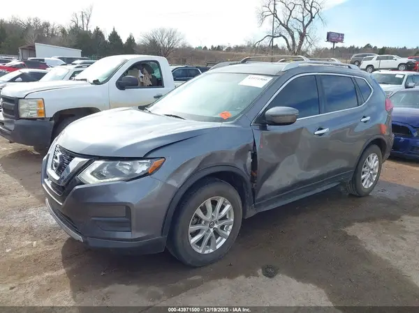 JN8AT2MT7HW141396 2017 NISSAN ROGUE - Image 2