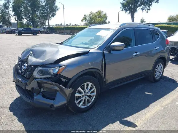 JN8AT2MT7HW142502 2017 NISSAN ROGUE - Image 2