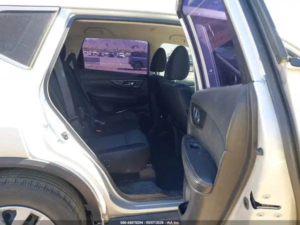 JN8AT2MT7HW142788 2017 NISSAN ROGUE - Image 8