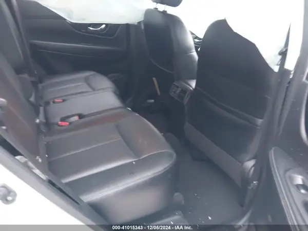 JN8AT2MT7HW143178 2017 NISSAN ROGUE - Image 8