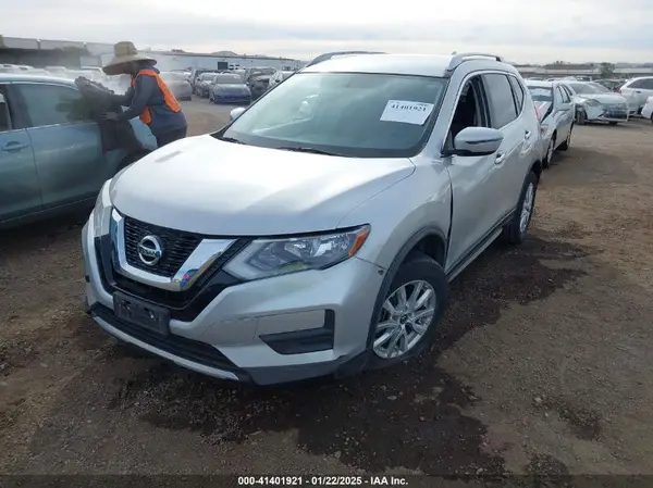 JN8AT2MT7HW143715 2017 NISSAN ROGUE - Image 2