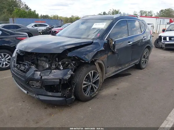 JN8AT2MT7HW144461 2017 NISSAN ROGUE - Image 2