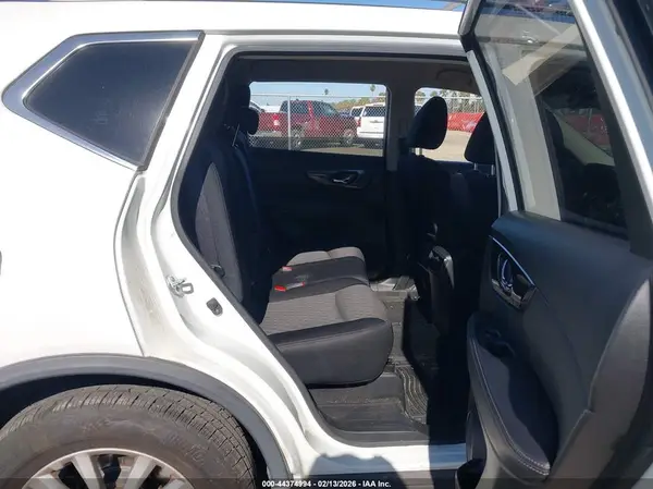 JN8AT2MT7HW144704 2017 NISSAN ROGUE - Image 8