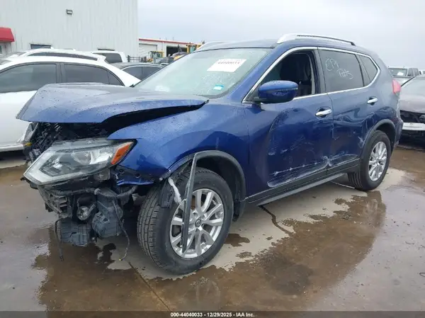 JN8AT2MT7HW145254 2017 NISSAN ROGUE - Image 2