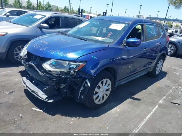 JN8AT2MT7HW146520 2017 NISSAN ROGUE - Image 2