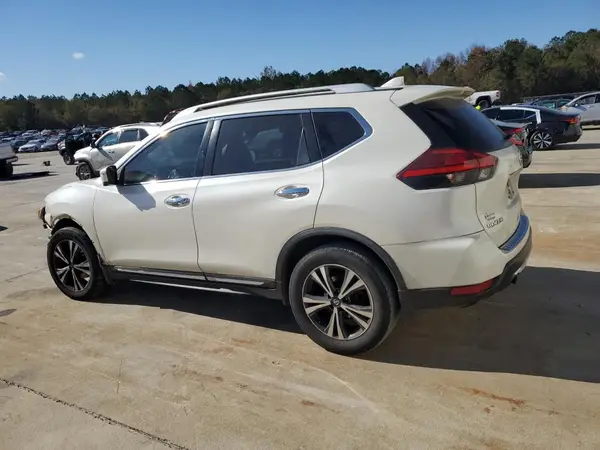 JN8AT2MT7HW150504 2017 NISSAN ROGUE - Image 2