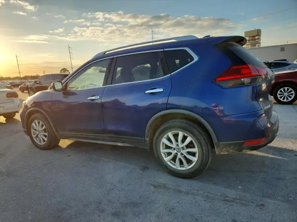 JN8AT2MT7HW151653 2017 NISSAN ROGUE - Image 2