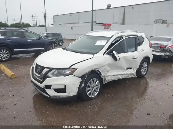 JN8AT2MT7HW154262 2017 NISSAN ROGUE - Image 2