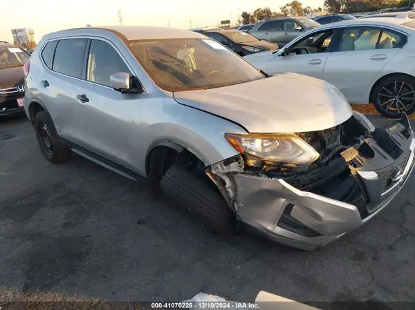 JN8AT2MT7HW383606 2017 NISSAN ROGUE - Image 1