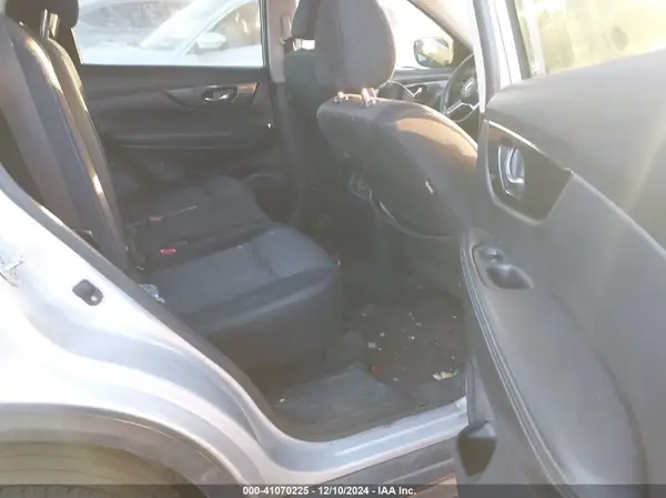 JN8AT2MT7HW383606 2017 NISSAN ROGUE - Image 8