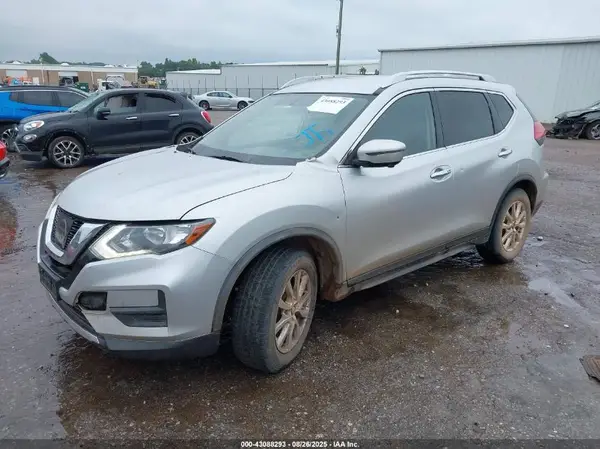JN8AT2MT7HW400873 2017 NISSAN ROGUE - Image 2