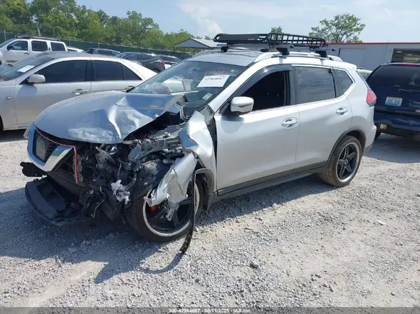 JN8AT2MT7HW402557 2017 NISSAN ROGUE - Image 2