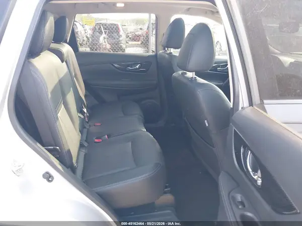 JN8AT2MT7HW402574 2017 NISSAN ROGUE - Image 8