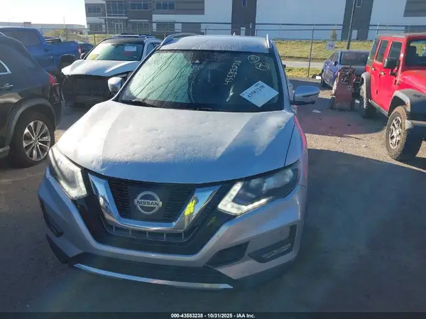 JN8AT2MT7HW404020 2017 NISSAN ROGUE - Image 2