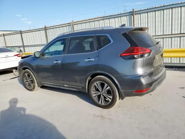 JN8AT2MT7HW404860 2017 NISSAN ROGUE - Image 2