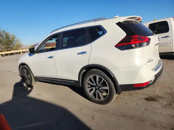 JN8AT2MT7JW452073 2018 NISSAN ROGUE - Image 2