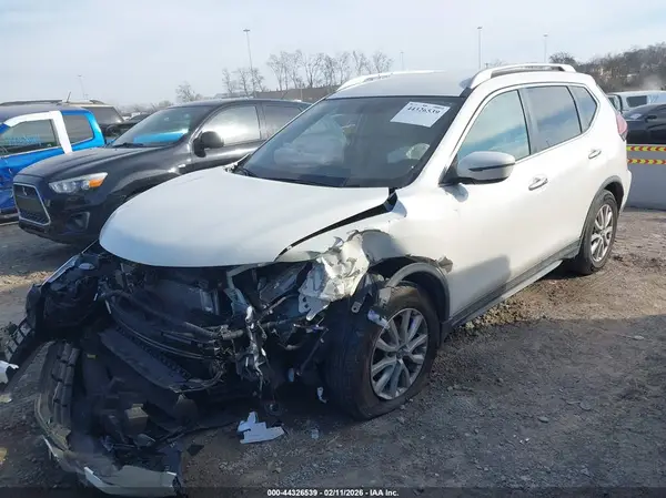 JN8AT2MT7JW457063 2018 NISSAN ROGUE - Image 2