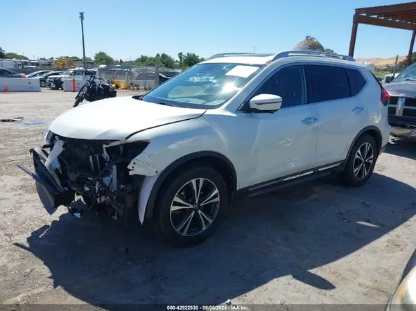 JN8AT2MT7JW459556 2018 NISSAN ROGUE - Image 2