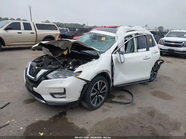 JN8AT2MT7JW459959 2018 NISSAN ROGUE - Image 2