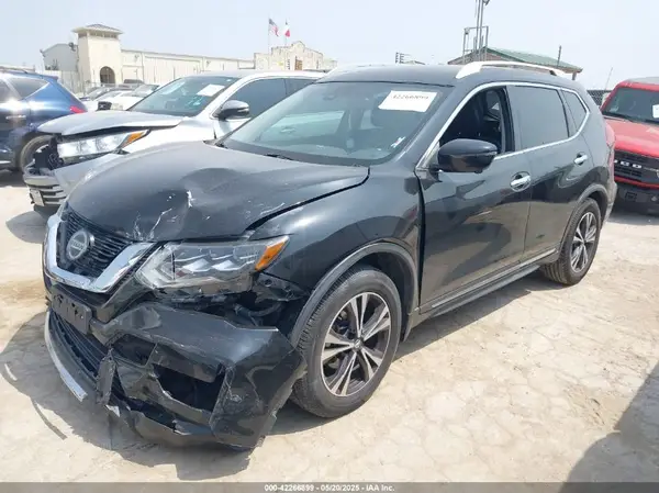 JN8AT2MT7JW460240 2018 NISSAN ROGUE - Image 2