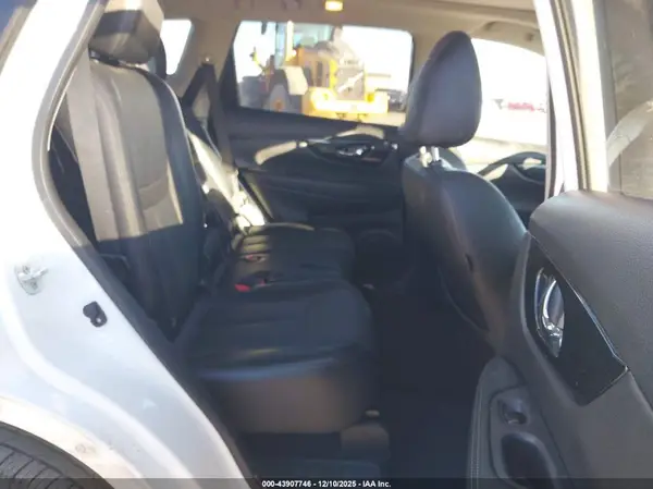 JN8AT2MT7JW461775 2018 NISSAN ROGUE - Image 8