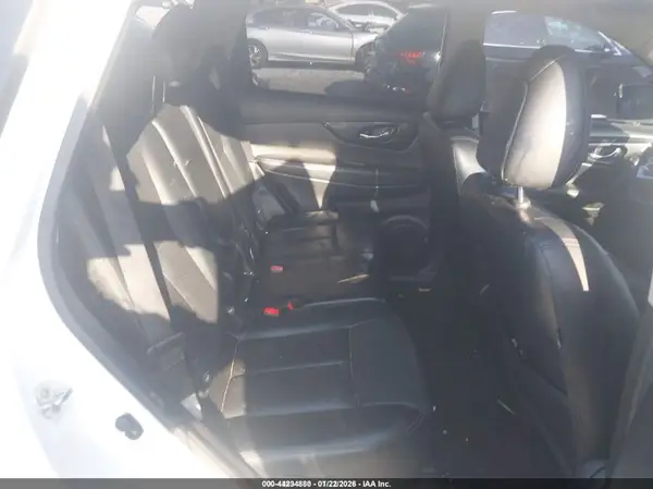 JN8AT2MT7JW462263 2018 NISSAN ROGUE - Image 8