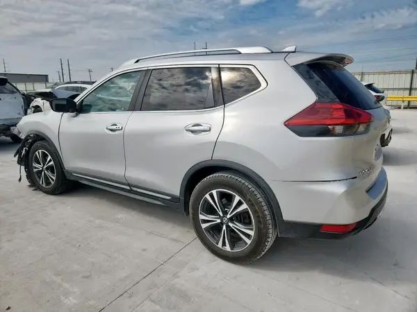 JN8AT2MT7JW462439 2018 NISSAN ROGUE - Image 2