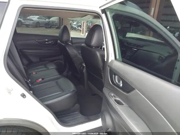 JN8AT2MT7JW465499 2018 NISSAN ROGUE - Image 8