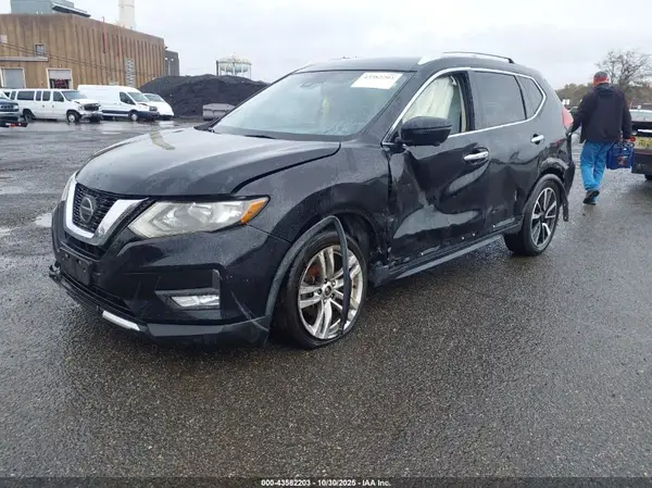 JN8AT2MT7JW465552 2018 NISSAN ROGUE - Image 2