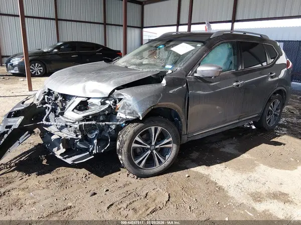 JN8AT2MT7JW465602 2018 NISSAN ROGUE - Image 2