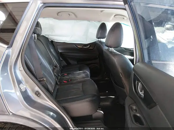JN8AT2MT7JW465602 2018 NISSAN ROGUE - Image 8