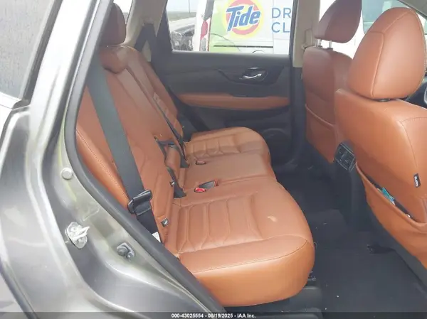 JN8AT2MT7JW468211 2018 NISSAN ROGUE - Image 8