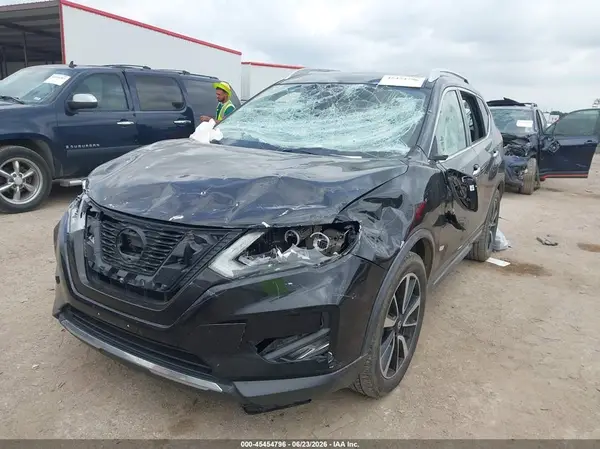 JN8AT2MT7JW489477 2018 NISSAN ROGUE - Image 2