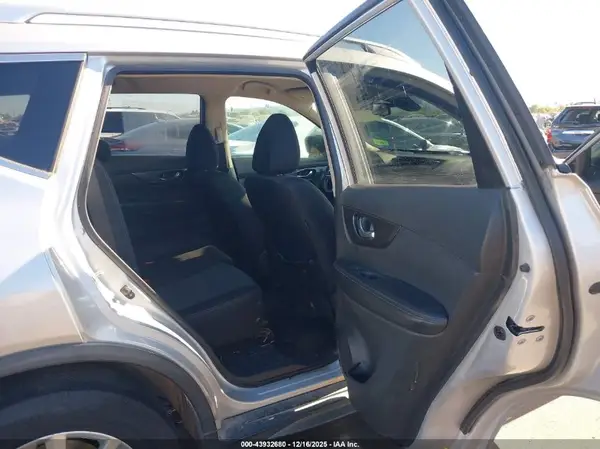 JN8AT2MT7KW252893 2019 NISSAN ROGUE - Image 8