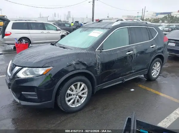 JN8AT2MT7KW261349 2019 NISSAN ROGUE - Image 2