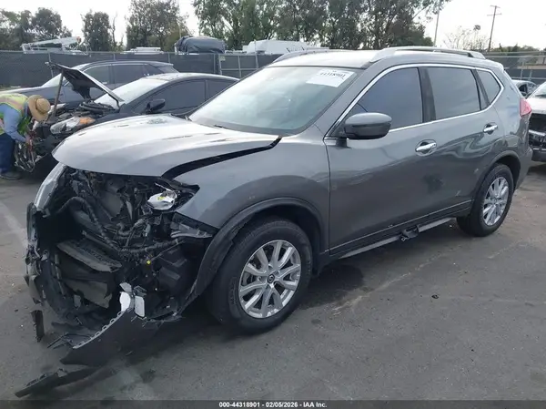 JN8AT2MT7KW264848 2019 NISSAN ROGUE - Image 2