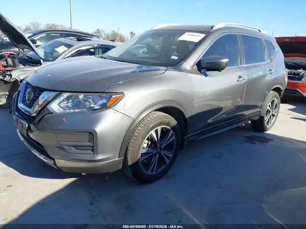 JN8AT2MT7KW268673 2019 NISSAN ROGUE - Image 2