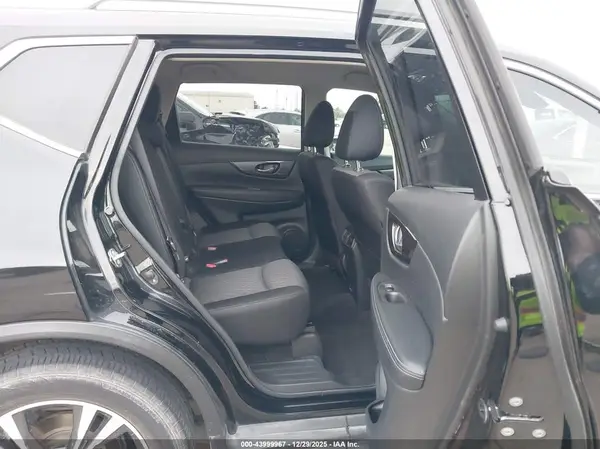 JN8AT2MT7KW269015 2019 NISSAN ROGUE - Image 8