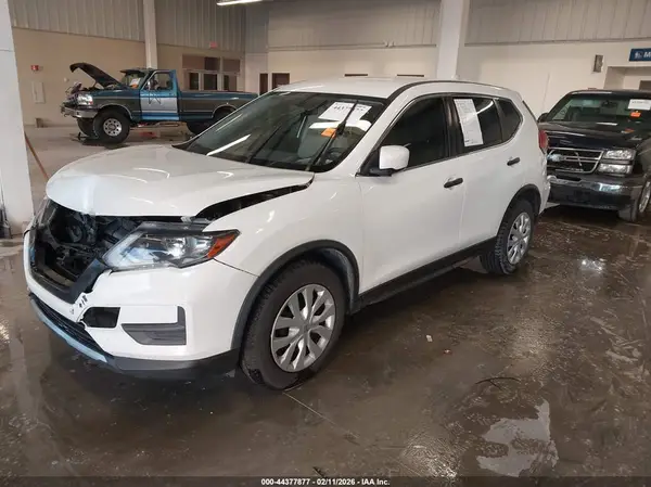 JN8AT2MT8HW130147 2017 NISSAN ROGUE - Image 2