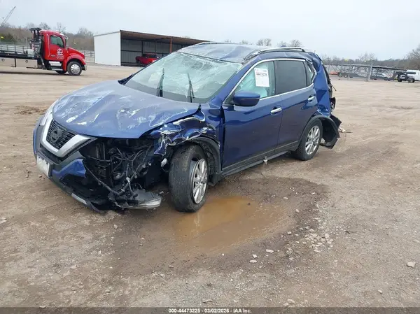 JN8AT2MT8HW132335 2017 NISSAN ROGUE - Image 2