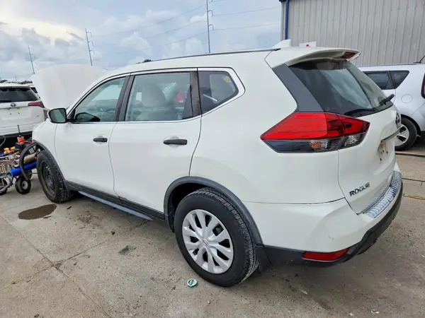 JN8AT2MT8HW137809 2017 NISSAN ROGUE - Image 2