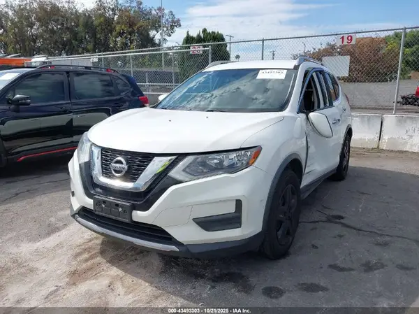 JN8AT2MT8HW139592 2017 NISSAN ROGUE - Image 2