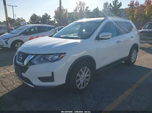 JN8AT2MT8HW140693 2017 NISSAN ROGUE - Image 2