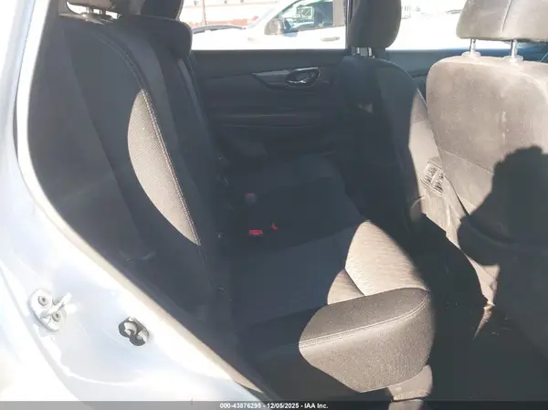 JN8AT2MT8HW140693 2017 NISSAN ROGUE - Image 8