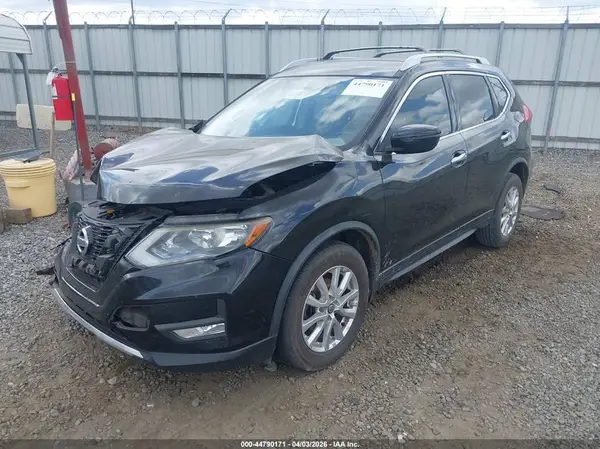 JN8AT2MT8HW141813 2017 NISSAN ROGUE - Image 2