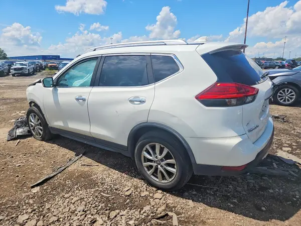 JN8AT2MT8HW142301 2017 NISSAN ROGUE - Image 2