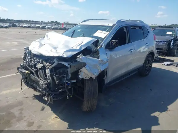 JN8AT2MT8HW142931 2017 NISSAN ROGUE - Image 2