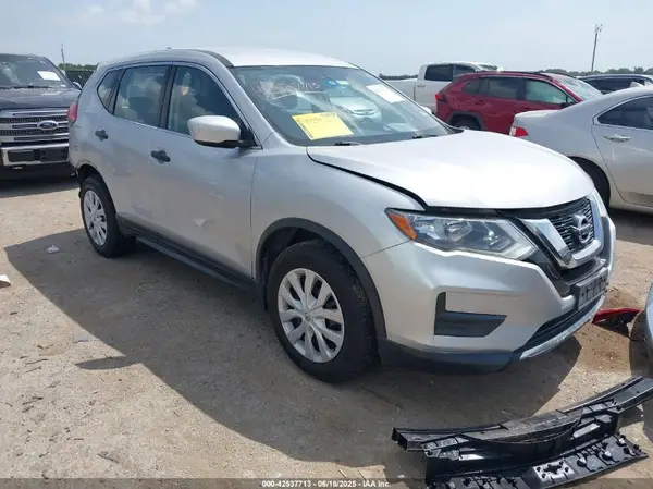JN8AT2MT8HW144159 2017 NISSAN ROGUE - Image 1